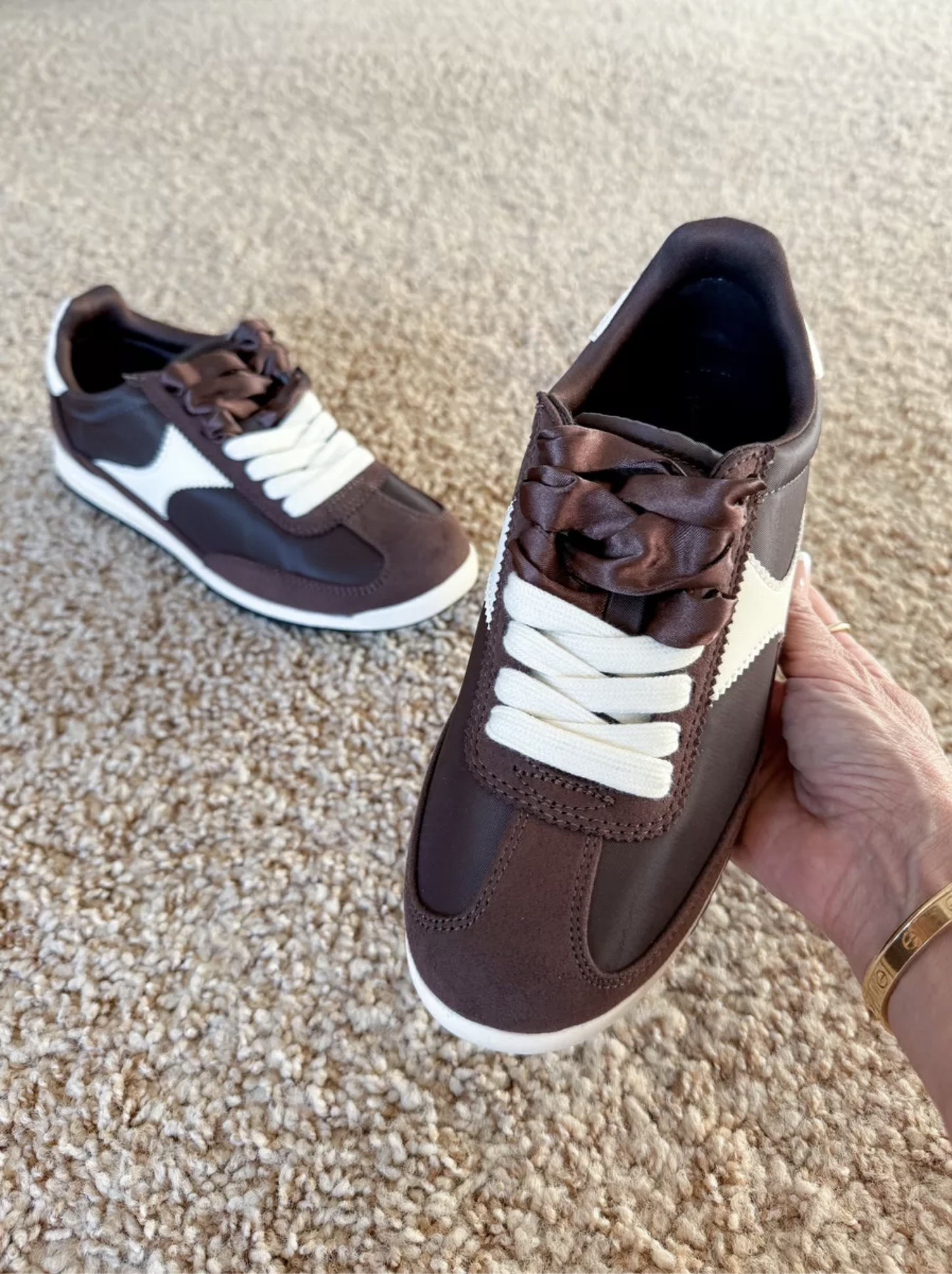 summer to fall fashion, transitional outfits, fall style inspiration, end of summer looks, fall fashion 2025, women’s fall outfits, casual fall outfits, chic fall fashion, summer to fall wardrobe, transitional shoes, fall boots, sneakers for fall, beauty finds for fall, wellness essentials, skincare for fall, fall makeup trends, seasonal self care, must have shoes for fall, everyday fall style, summer to fall layering